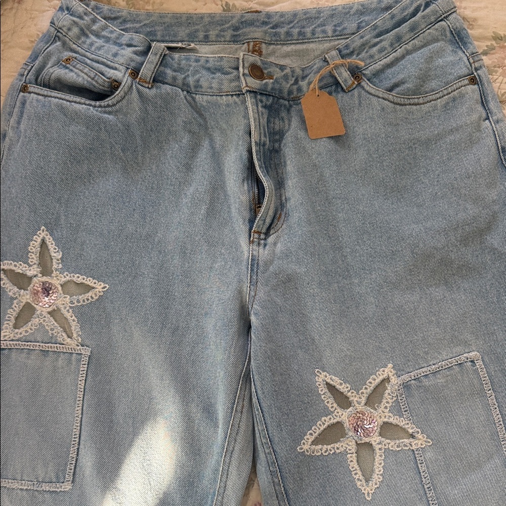 Light Blue Women's Embroidered Pocket Jeans